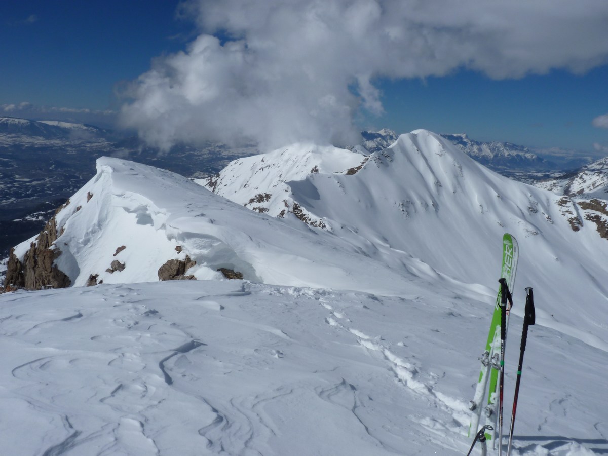 #7 Au sommet : Parias à droite et Piolit avec la brume Au sommet : Parias à droite et Piolit avec la brume