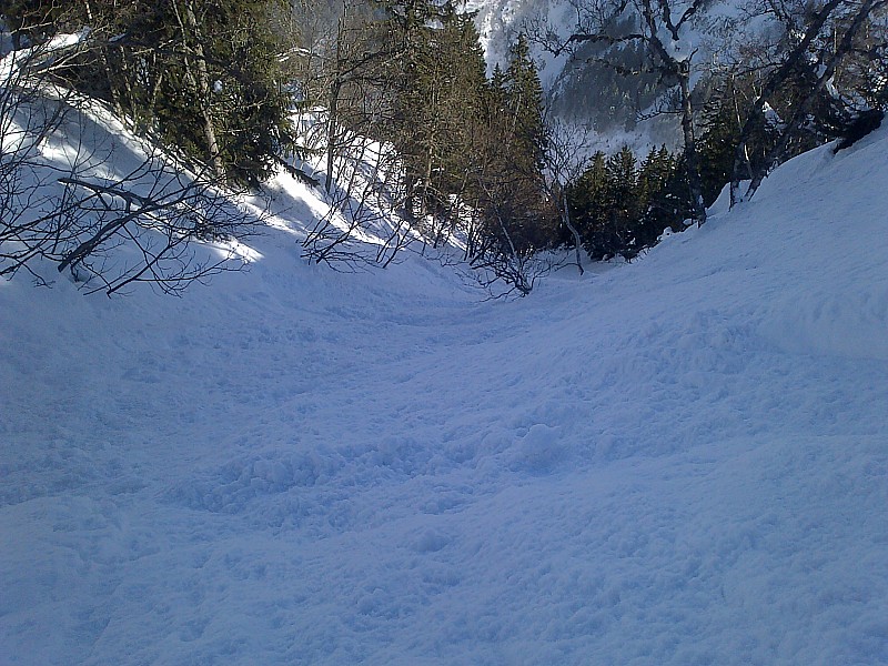 #3 Entrée du couloir : Des traces, mais de la poudre dans les contre pentes Entrée du couloir : Des traces, mais de la poudre dans les contre pentes