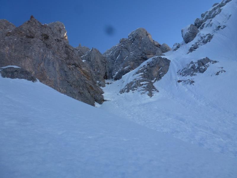 #4 Jallouvre SW : En haut du couloir, à gauche maintenant pour la seconde rampe Jallouvre SW : En haut du couloir, à gauche maintenant pour la seconde rampe