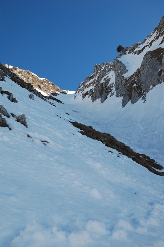 #2 La tronche du couloir SW : Jusqu La tronche du couloir SW : Jusqu'au sommet des boules... Au moins le fond est dur, pour une fois ça ne brasse pas.