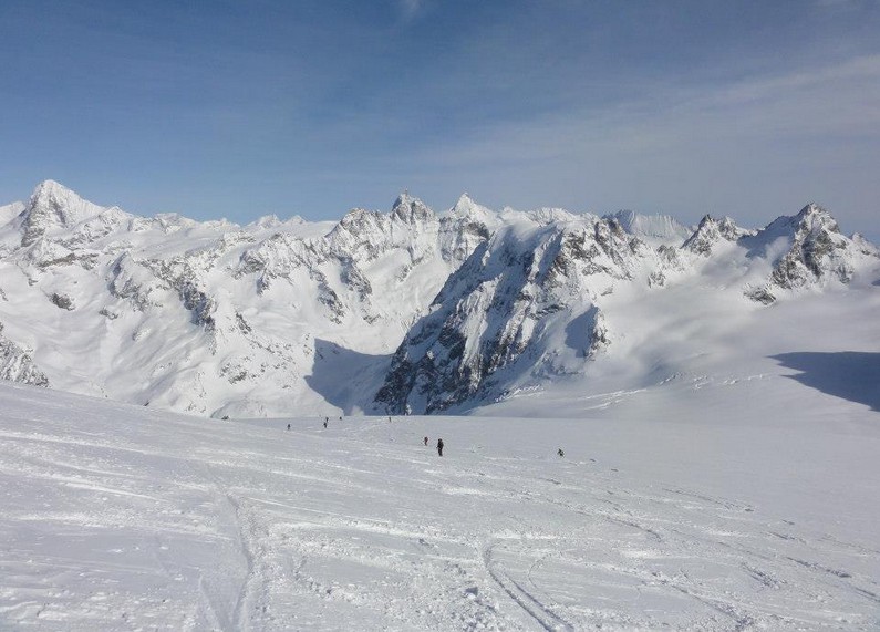 #33 Descente sur les Vignettes face aux Géants du Valais (Dent Blanche, Cervin, Dent d Descente sur les Vignettes face aux Géants du Valais (Dent Blanche, Cervin, Dent d'Hérens).