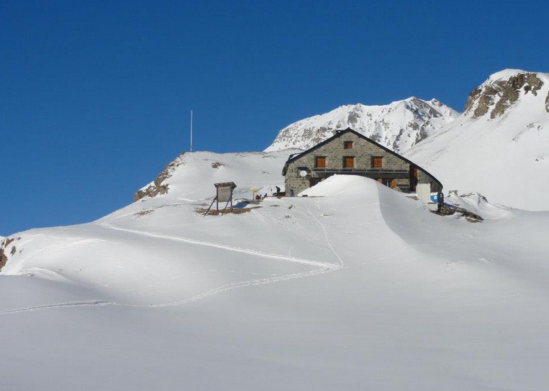 #14 Cabane de Chanrion Cabane de Chanrion