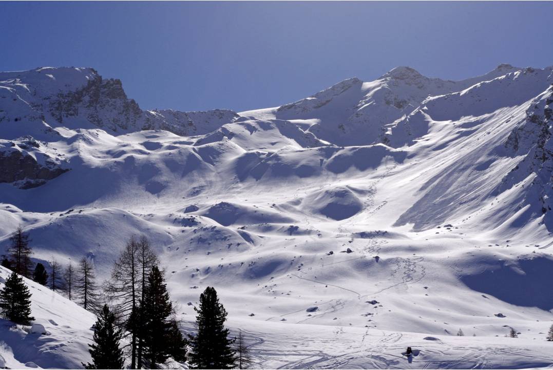 #2 Vallon d Vallon d'Entrelor au matin : Orienté NW, le vallon d'Entrelor est pourtant baigné de soleil en ce début mars, à compter de 10h du matin.