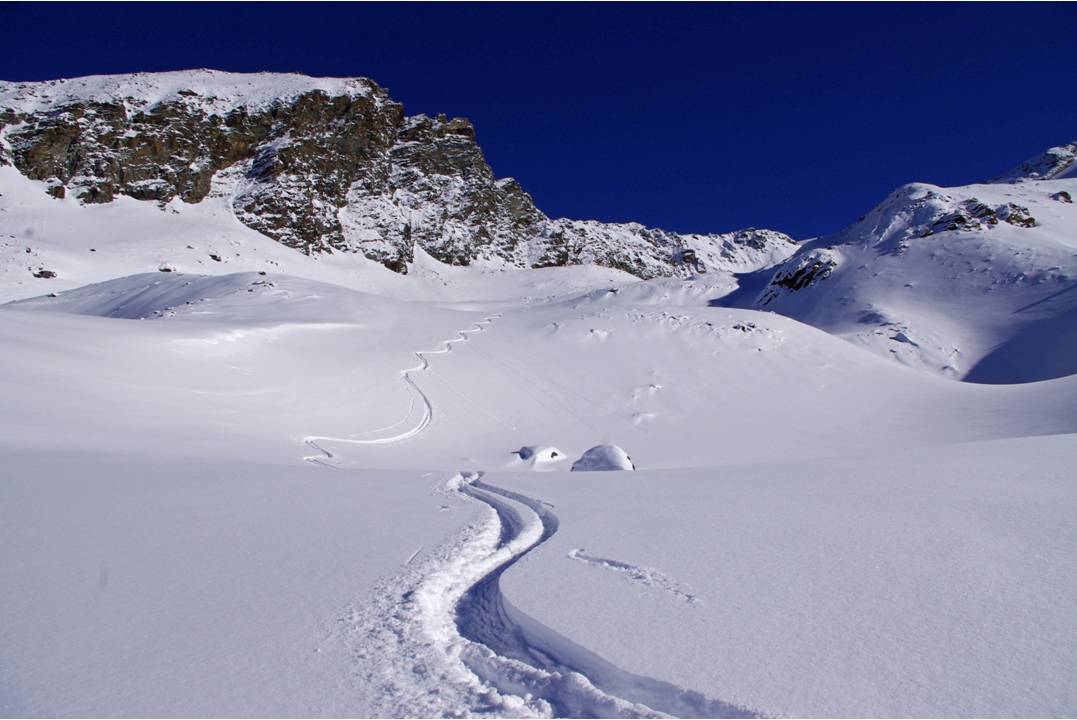 #14 Rochers rouges : Sous les rochers rouges de la Cime Pertcha... la glisse continue. Rochers rouges : Sous les rochers rouges de la Cime Pertcha... la glisse continue.