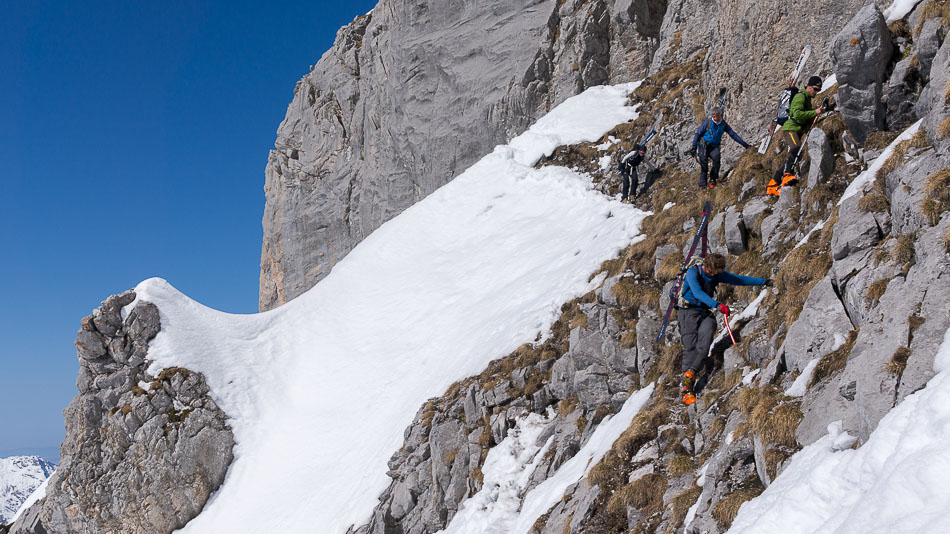 #3 Traversée vers la combe : de Foiroux.
Ca fond tout doucement en face sud Traversée vers la combe : de Foiroux.
Ca fond tout doucement en face sud