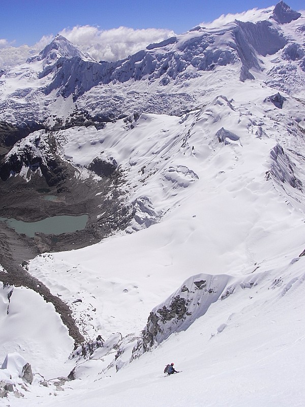 #5 Suite de la descente : le refuge est à côté du lac Suite de la descente : le refuge est à côté du lac