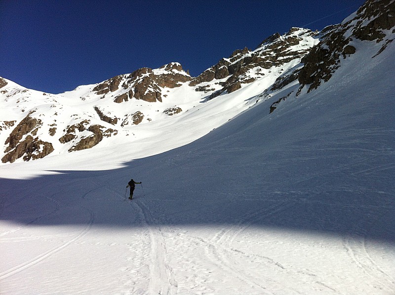 #4 COL DES LAUZIERES : TETE VIRANTE EN VUE. NOTRE OBJECTIF VERS LA DROITE COL DES LAUZIERES : TETE VIRANTE EN VUE. NOTRE OBJECTIF VERS LA DROITE