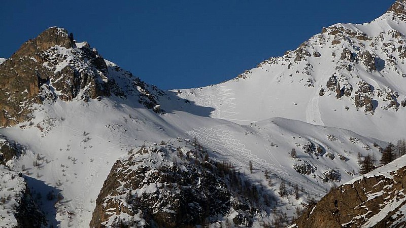 #18 La Mortice : Nos traces sous le col du Sanglier, vues le lendemain. Seule bonne partie de ski. La Mortice : Nos traces sous le col du Sanglier, vues le lendemain. Seule bonne partie de ski.