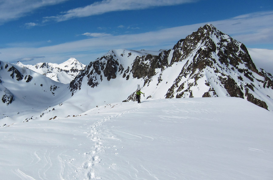 #9 Sommet du Pichaley : devant le couloir sud du Portarras, et au fond le pic du Midi Sommet du Pichaley : devant le couloir sud du Portarras, et au fond le pic du Midi