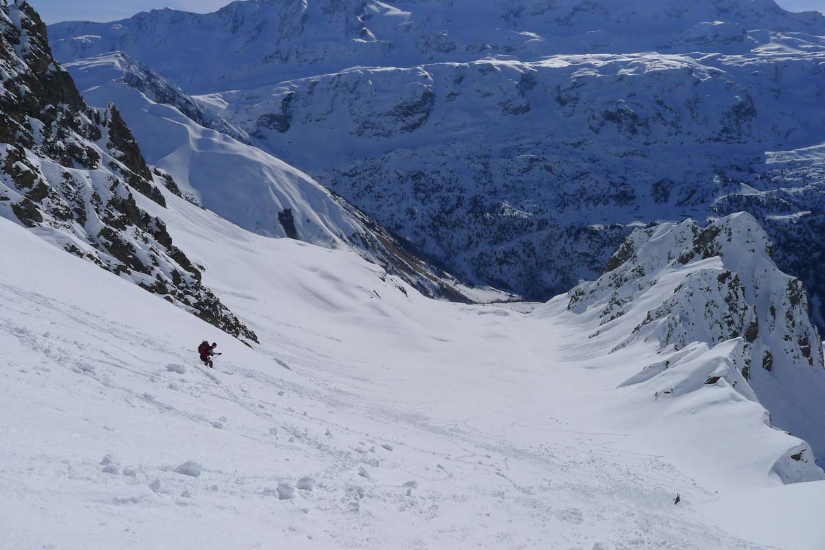 #13 Descente après la coulée... : moms descend et Gwenael remonte en cherchant son bâton Descente après la coulée... : moms descend et Gwenael remonte en cherchant son bâton
