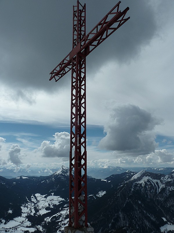 #3 Sommet : les nuages s Sommet : les nuages s'adaptent bien à la croix