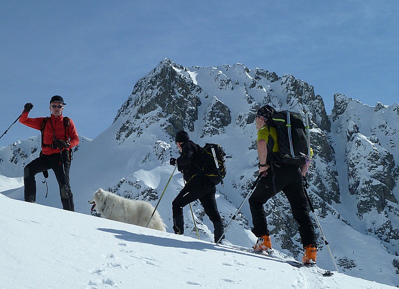 #3 Les traceurs devant le couloir : Un remerciement spécial à Djebell qui a bien promené son maître. D Les traceurs devant le couloir : Un remerciement spécial à Djebell qui a bien promené son maître. D'ailleurs il est content, certains l'ont vu remuer la queue!
