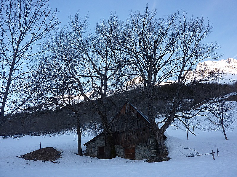 #1 là haut sur la montagne : Celui là est bien encadré! là haut sur la montagne : Celui là est bien encadré!