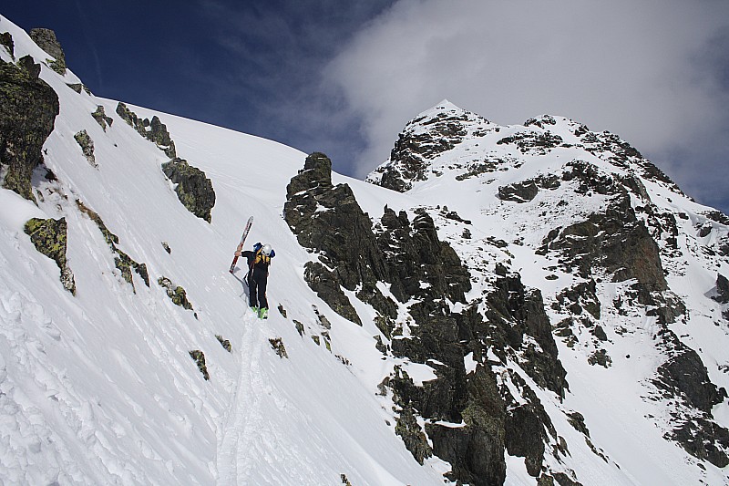 #8 passage un peu accro : pour rejoindre le col Guillaume (un peu trop à gauche en fait, on arrive sur une très large selle, le col Guillaume est un peu à droite) passage un peu accro : pour rejoindre le col Guillaume (un peu trop à gauche en fait, on arrive sur une très large selle, le col Guillaume est un peu à droite)