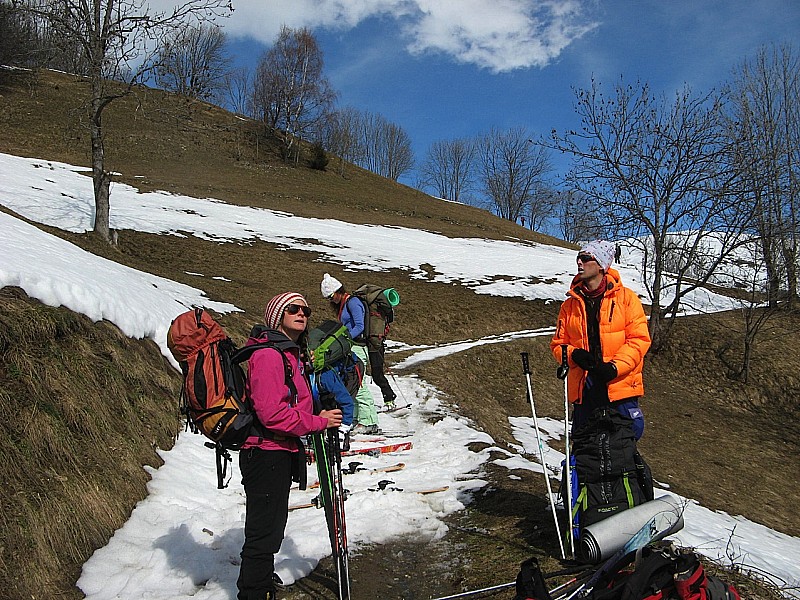 Fin de raid : A ski jusqu'au village!