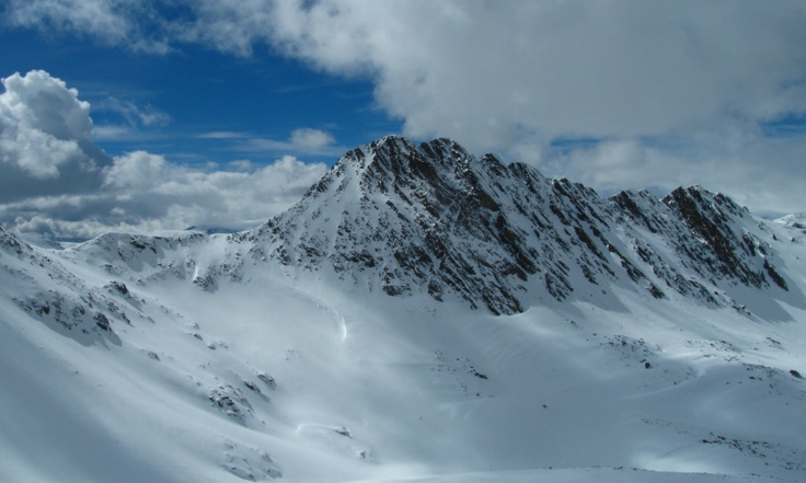 #5 Serra de les Xemeneies : La Serra de les Xemeneies, sur la gauche en descendant...de beaux couloirs et goulottes à faire! Serra de les Xemeneies : La Serra de les Xemeneies, sur la gauche en descendant...de beaux couloirs et goulottes à faire!