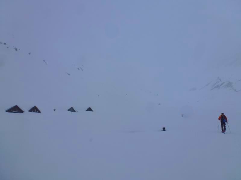 Col des arêtes noires : dans le vallon, même constat, beaucoup de neige