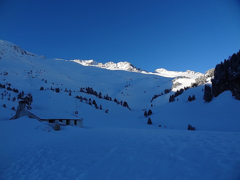 #4 Au matin : La montée classique depuis le refuge Au matin : La montée classique depuis le refuge