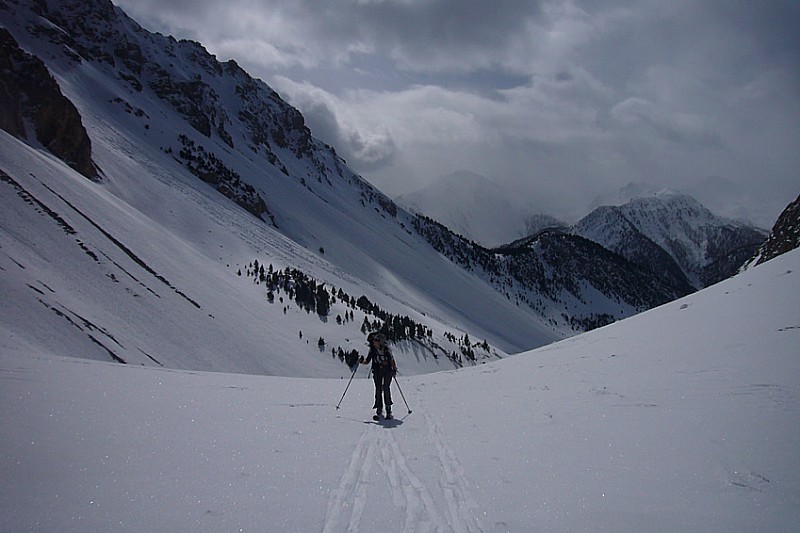 #2 Arrivée sous le col du Vallon, les nuages de mauvais au fond Arrivée sous le col du Vallon, les nuages de mauvais au fond
