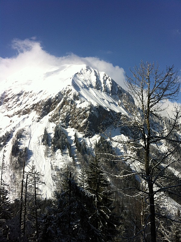 #3 Pointe d Pointe d'Almet : Impressionnante cette face !!! Côté sud il faisait encore beau entre les nuages...