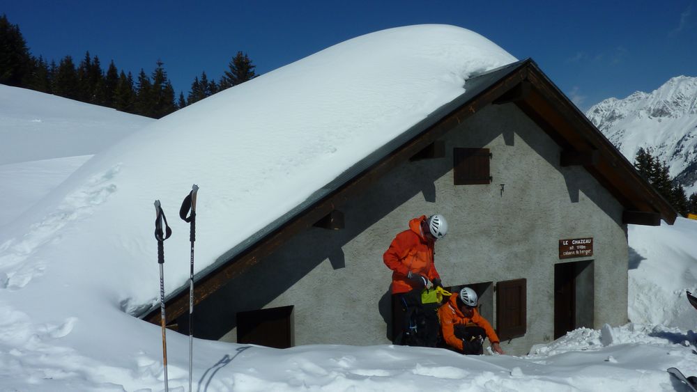 Cabane du Chazeau : une idée des montagnes de neige tombées sur Belledonne