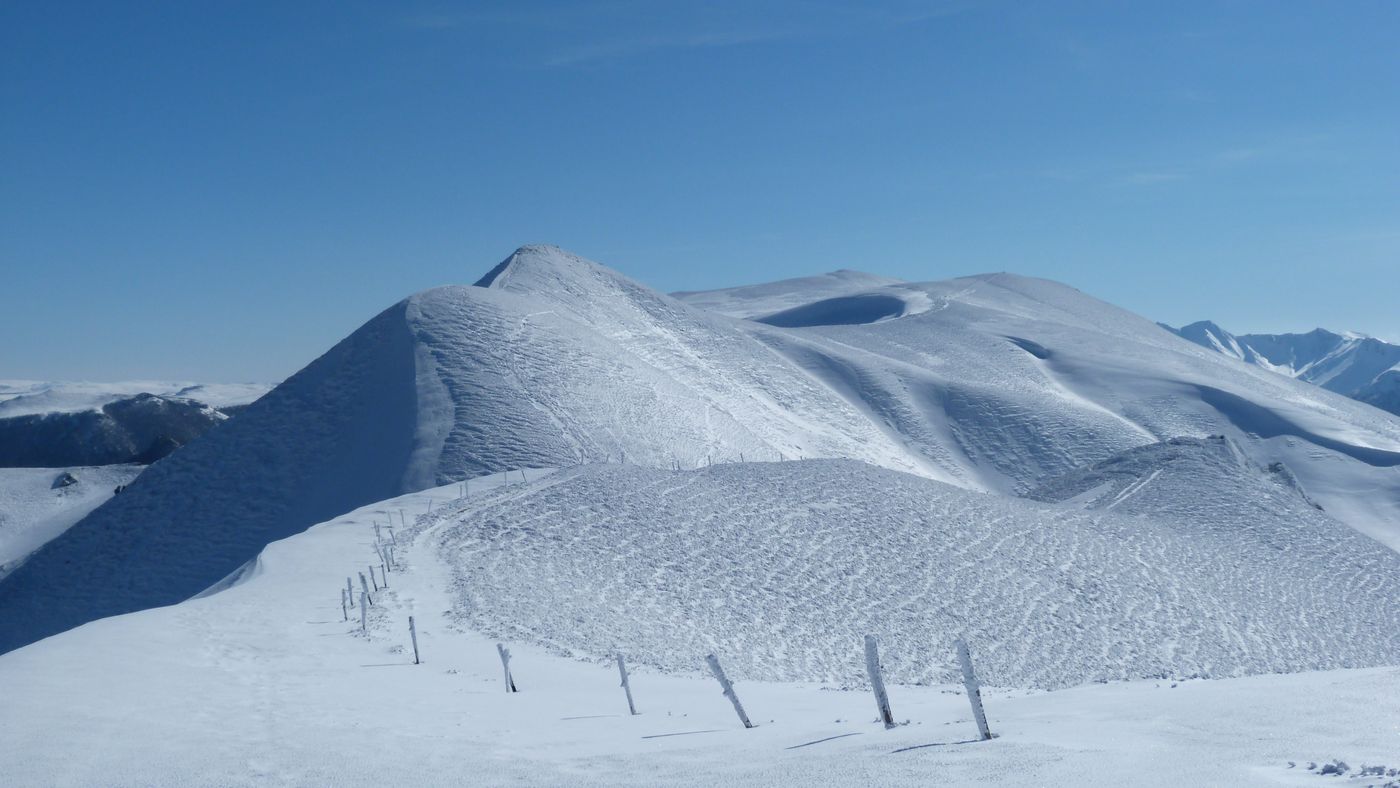 #1 Puy de la Tâche : Vue sur les Puys voisins Puy de la Tâche : Vue sur les Puys voisins