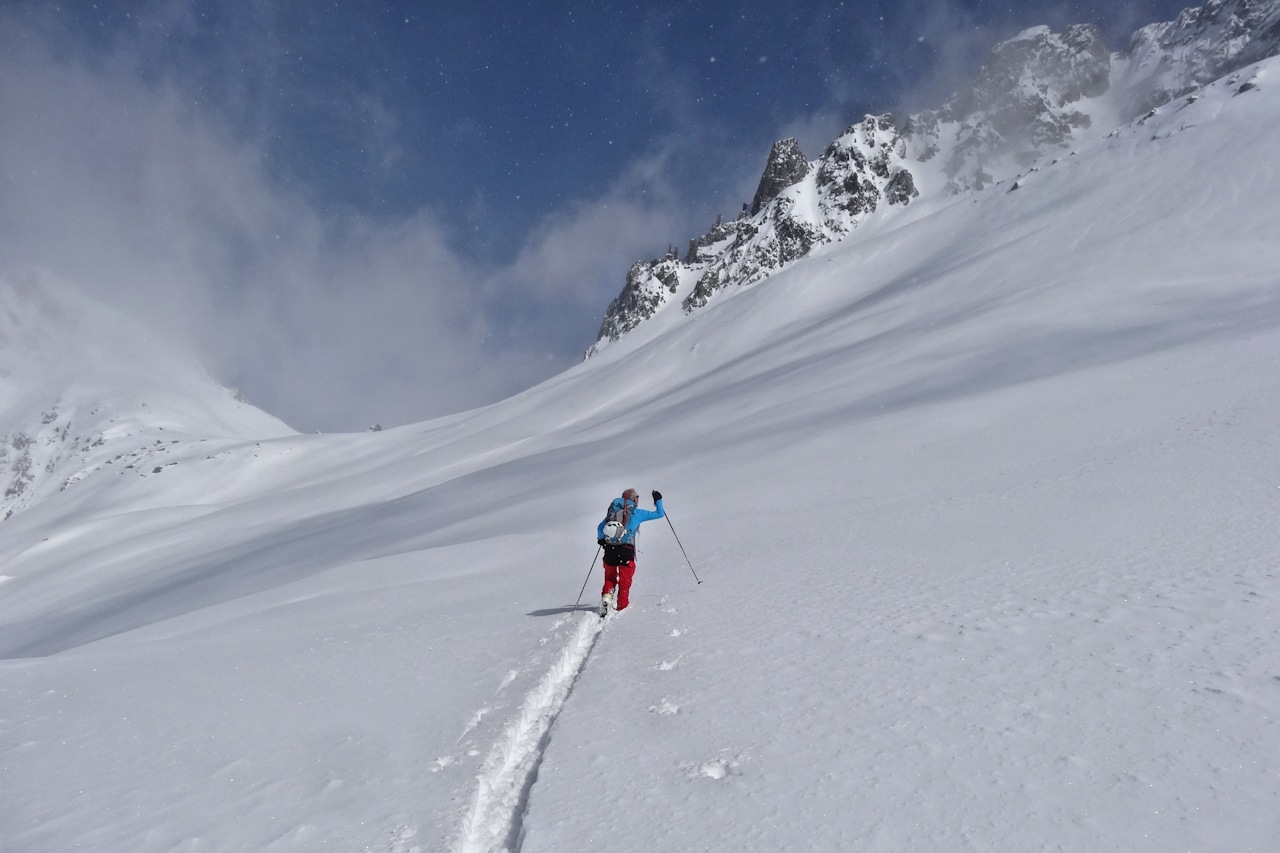 A la trace : Dans une neige qui se fait plus dense.