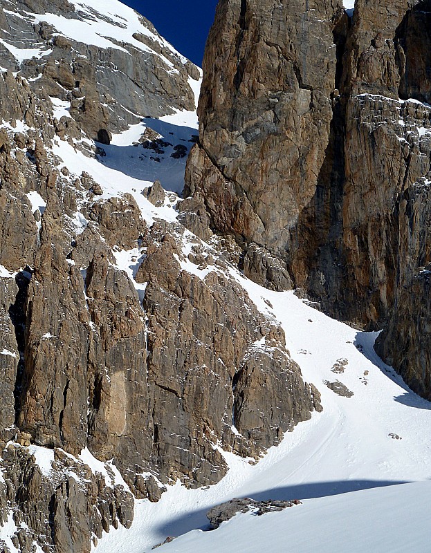 #6 Le début des couloirs : la rampe peu visible est remplie. Le début des couloirs : la rampe peu visible est remplie.