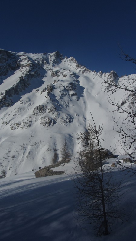 #1 Pic Est Combeynot : Y a encore quelques couloirs a faire par la-bas... Pic Est Combeynot : Y a encore quelques couloirs a faire par la-bas...