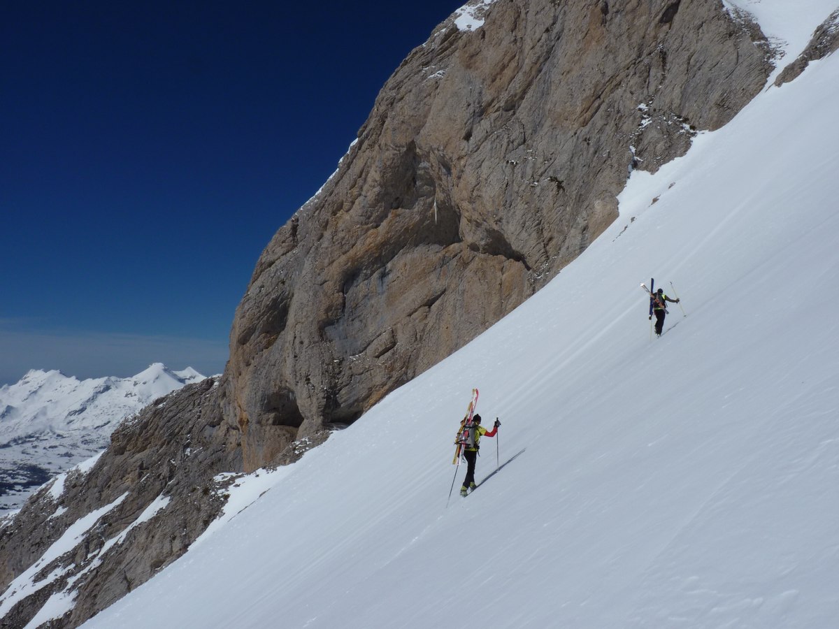 #4 A notre tour on approche : On longe la crête A notre tour on approche : On longe la crête