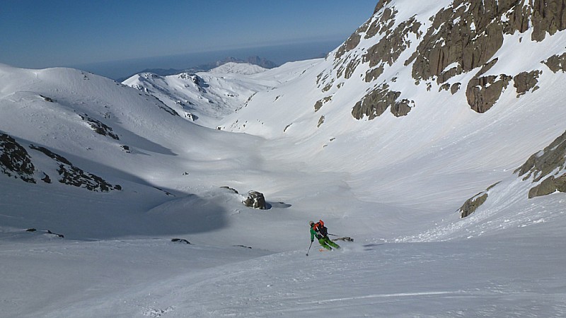#6 Julien dans la descente : sur le refuge de Manganu Julien dans la descente : sur le refuge de Manganu