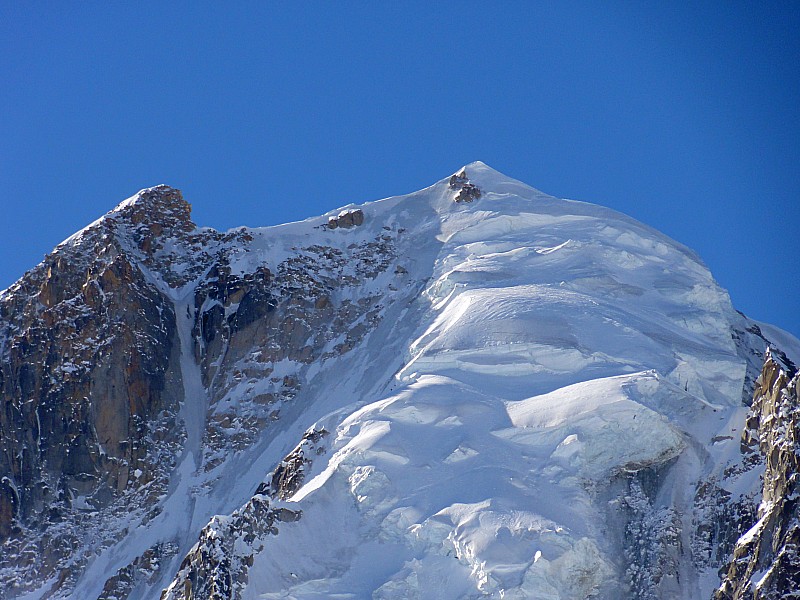 #5 Calotte de la Verte : Il y a deux alpinistes en bas à gauche de la calotte Calotte de la Verte : Il y a deux alpinistes en bas à gauche de la calotte