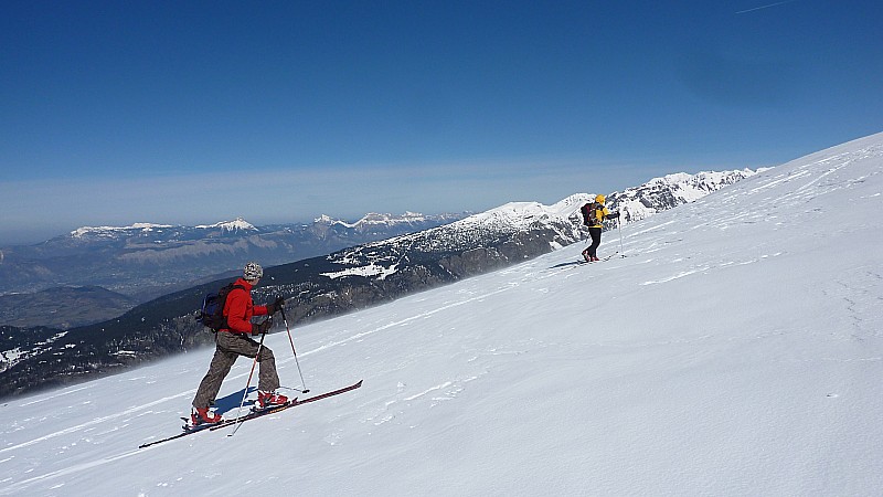 #3 Crêtes de Brouffier : dans le vent et devant la chartreuse Crêtes de Brouffier : dans le vent et devant la chartreuse