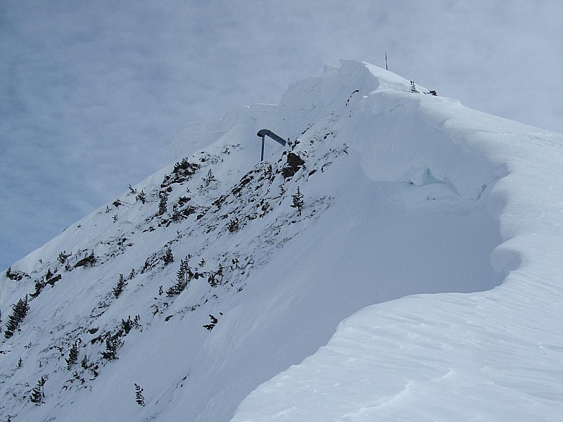 #12 Pointe de la Grande Combe : Enorme corniche au-dessus des pistes Pointe de la Grande Combe : Enorme corniche au-dessus des pistes