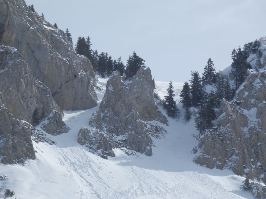 #10 Couloir Ouest Petit Som : Excellente poudre dans le couloir Couloir Ouest Petit Som : Excellente poudre dans le couloir