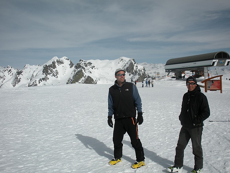 #9 Un Cyril et un Tierry : Encore des touristes en photo à la Croix ! Un Cyril et un Tierry : Encore des touristes en photo à la Croix !