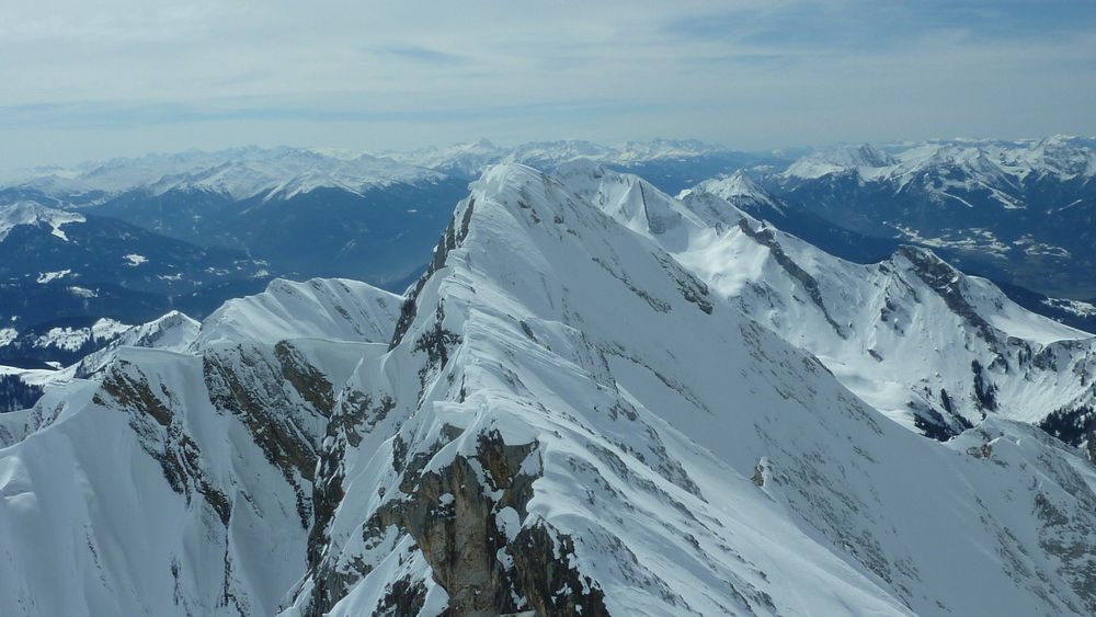 #12 Cretes des Aravis : le Charvin et sa NE au fond Cretes des Aravis : le Charvin et sa NE au fond