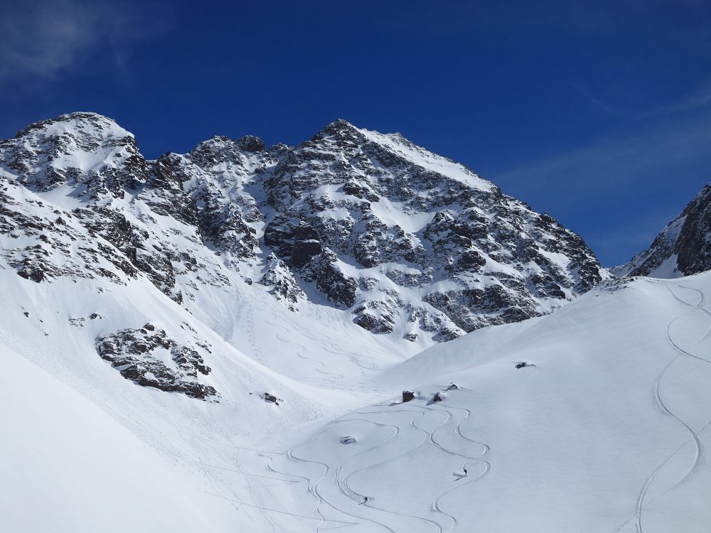 #22 Descente : Encore quelques bons virages en neige froide avant la colle Descente : Encore quelques bons virages en neige froide avant la colle