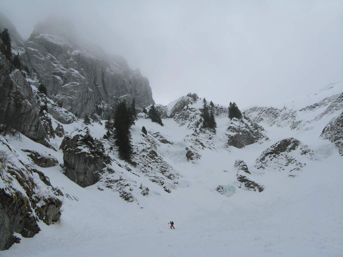 Pointe de la Beccaz : On tentera d'abord le couloir du " départ du sommet " à gauche avant de revenir vers le couloir Nord