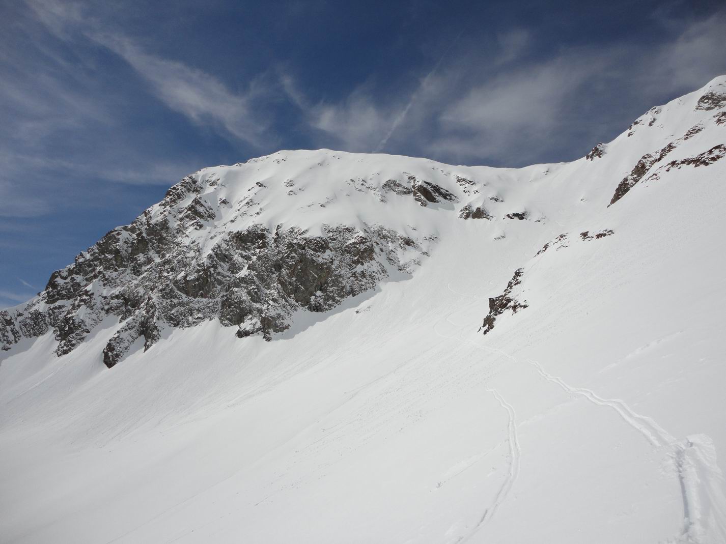 #5 coiro 22/03/2013 : Après la descente en S, dans beurre sur 10cm, traversée vers E pour se mettre au dessous du col guillaume coiro 22/03/2013 : Après la descente en S, dans beurre sur 10cm, traversée vers E pour se mettre au dessous du col guillaume