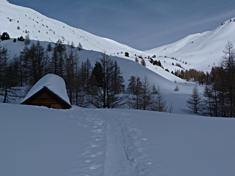 #2 Vallon de la Boucharde : La cabane et le vallon de la Boucharde Vallon de la Boucharde : La cabane et le vallon de la Boucharde