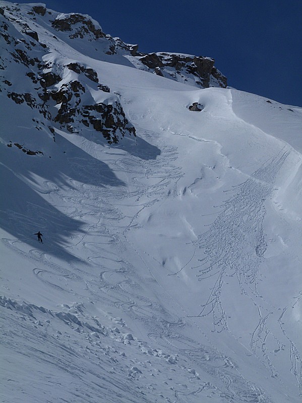 #6 Couloir : Le bas du couloir, là où ça devient vraiment très bon... et surtout plus large ! Couloir : Le bas du couloir, là où ça devient vraiment très bon... et surtout plus large !