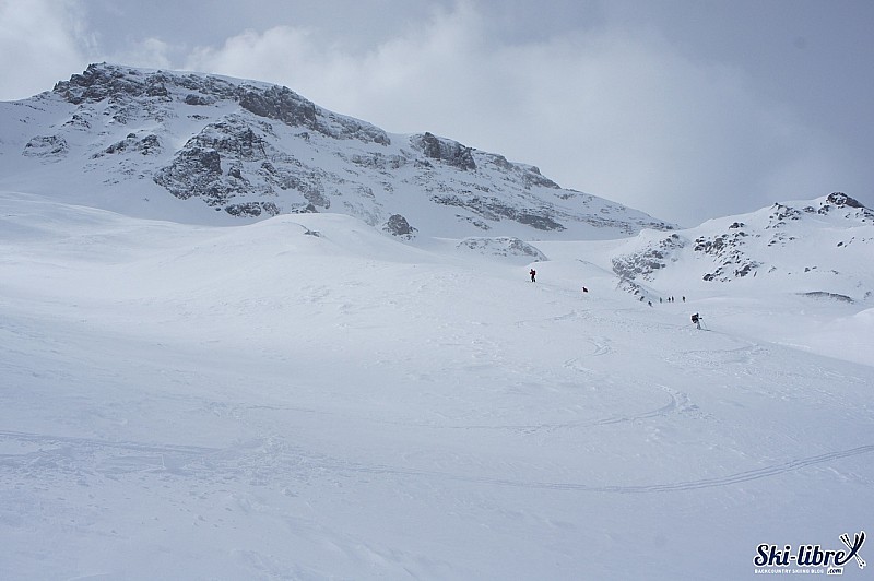 #4 Strubelgletscher : Descente vers Engstligenalp depuis l Strubelgletscher : Descente vers Engstligenalp depuis l'Ammertengrat .