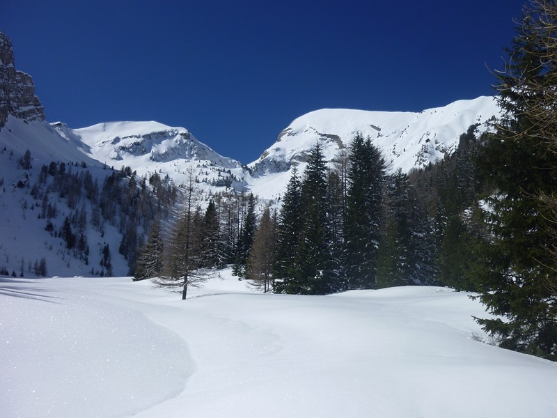 #3 Encoungoura : Classique photo du replat 1970m où ce splendide et sauvage vallon se dévoile Encoungoura : Classique photo du replat 1970m où ce splendide et sauvage vallon se dévoile