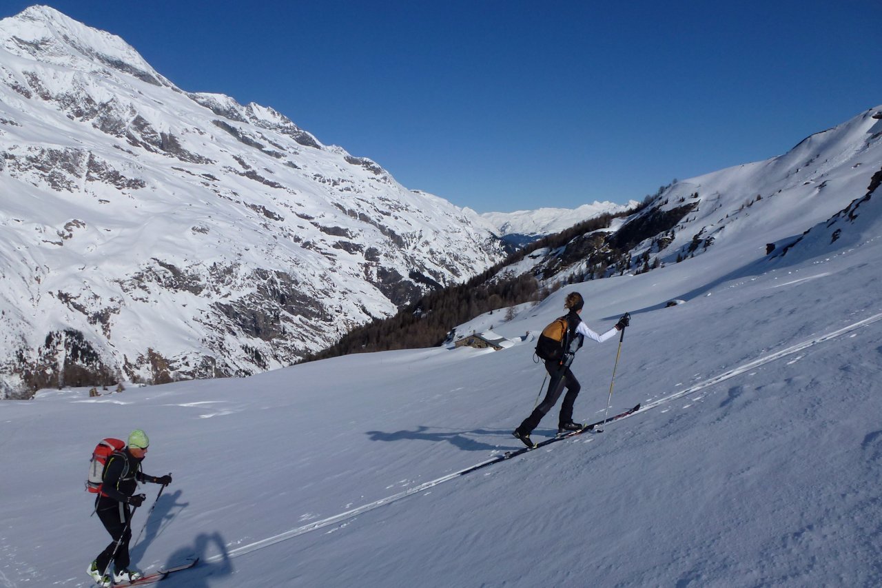 #5 Vers les chalets de la Davie : Caroline impose le rythme. Vers les chalets de la Davie : Caroline impose le rythme.