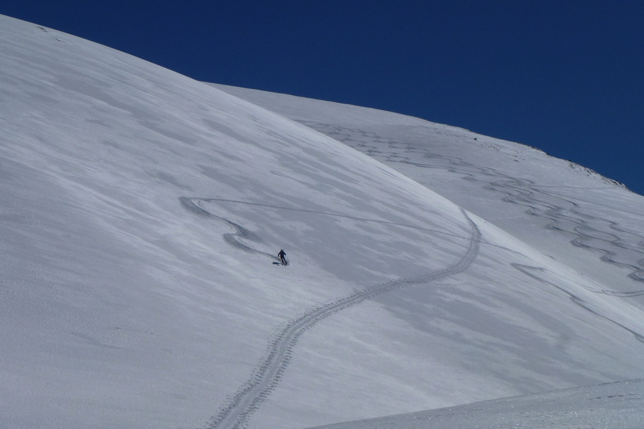 #16 Remontée vers le point 2879 m : Alors que Jean Louis en termine avec les 300 m de la pente finale. Remontée vers le point 2879 m : Alors que Jean Louis en termine avec les 300 m de la pente finale.