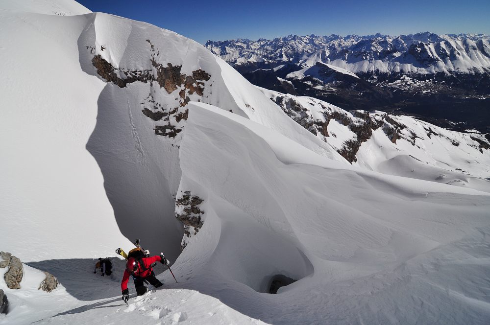 #11 Grand Ferrand : Sortie du chourum. Le mini-chourum est quasi-obstrué, sauf pour le bobsleigh. Grand Ferrand : Sortie du chourum. Le mini-chourum est quasi-obstrué, sauf pour le bobsleigh.