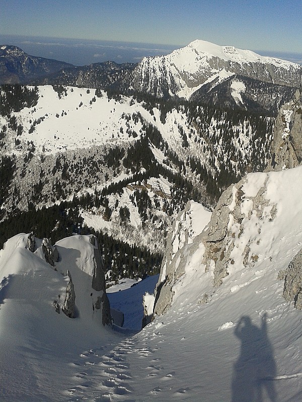 #5 Couloir O : qui débouche juste sous le sommet. En très bonne condition. Couloir O : qui débouche juste sous le sommet. En très bonne condition.