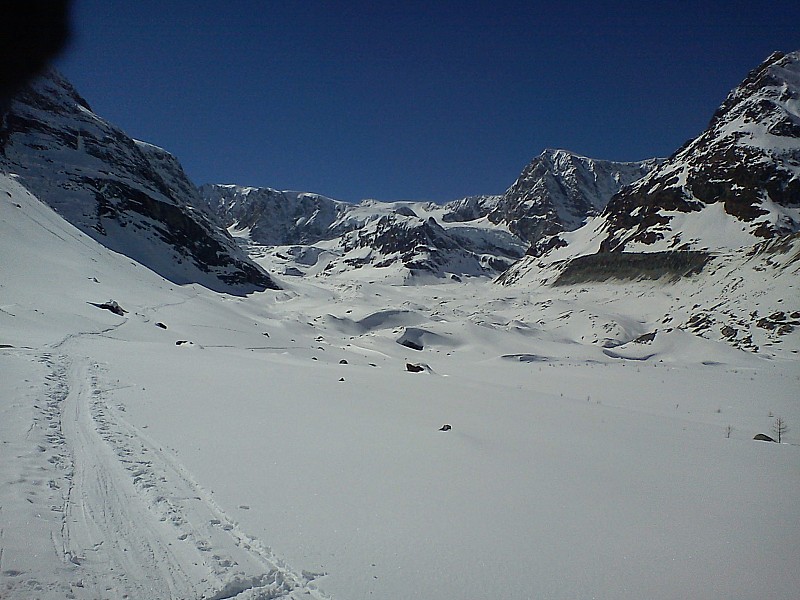 #6 Descente vers Zermatt : Ne pas hesiter a pousser sur les batons.... Descente vers Zermatt : Ne pas hesiter a pousser sur les batons....