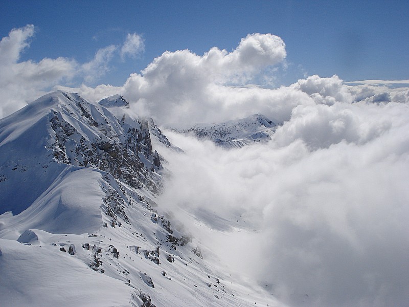 #5 du piolit : les nuages caressent les faces S des parias aux aiguilles de chabrières du piolit : les nuages caressent les faces S des parias aux aiguilles de chabrières